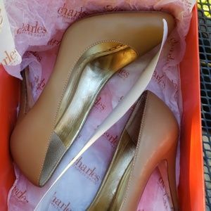 Charles David Nude Pumps